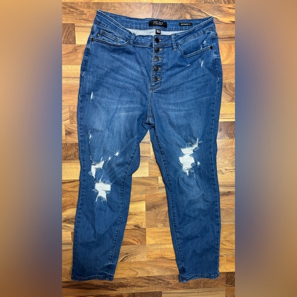 Judy Blue Boyfriend Jeans Distressed Medium Wash Women’s Size 15/32 - Picture 1 of 8